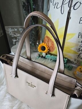 kate spade Beige and White Leather Shoulder Bag